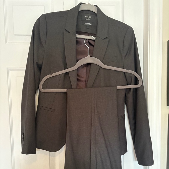 RW&Co grey suit set - Picture 1 of 8
